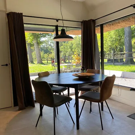 Landgoed Nuwenhuys * ブレッダ